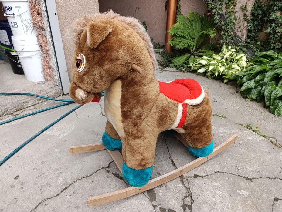 Кінь гойдалка дитячий