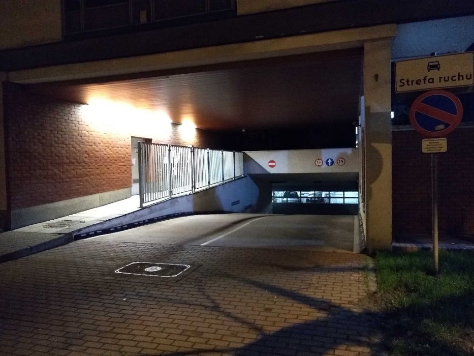 Garaż - miejsce parkingowe na platformie