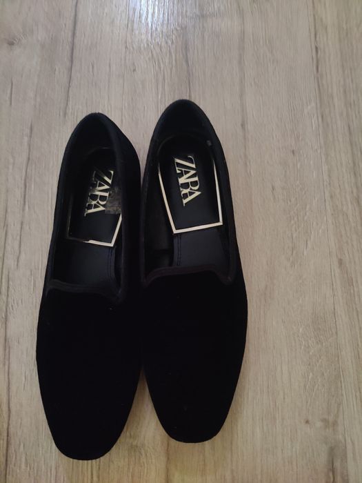 Loafers pretos de suede da Zara