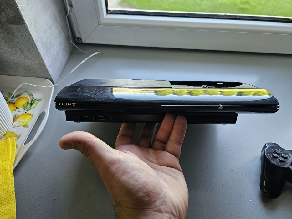 Playstation 3 super slim + 1 pad REZERWACJA