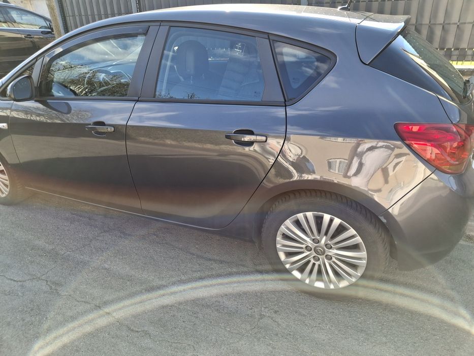 Opel astra  2012