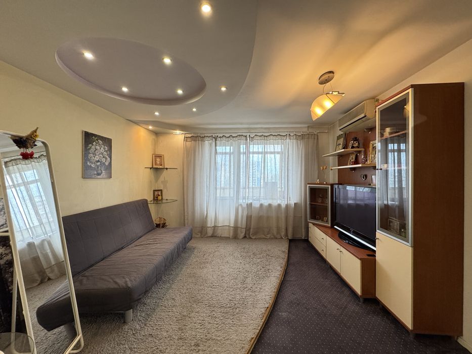 Продам 3к.кв возле метро Спортивная