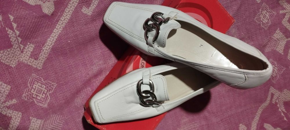 Туфли женские,белые