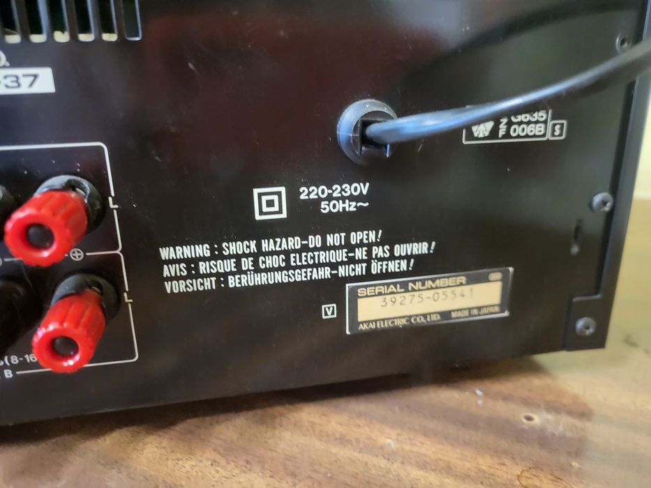 Akai AM-37 1990s – solidny japoński wzmacniacz hi-fi 60 W + phono MM