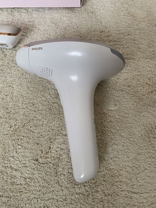 Depilator laserowy Philips Lumea.