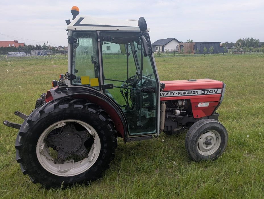 Massey Ferguson 374V