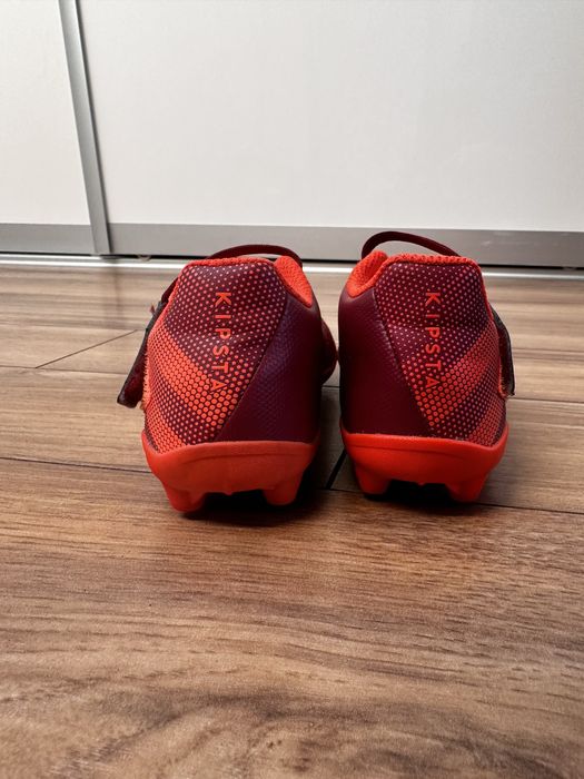 Korki Kipsta czerwone 30 na boisko orlika