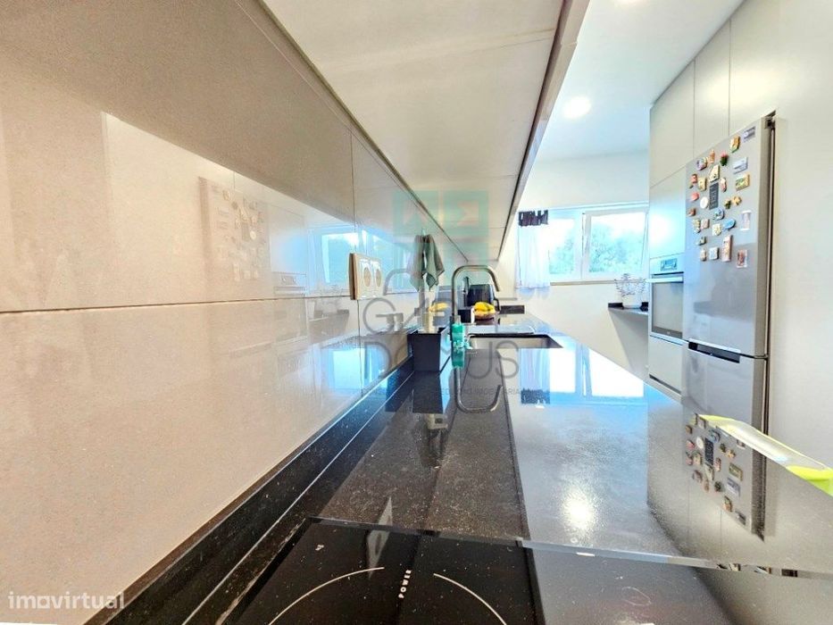 Apartamento T1 renovado em Cascais