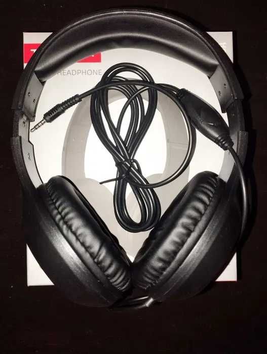 Шнуровые наушники с микрофоном Titanum. Новые.