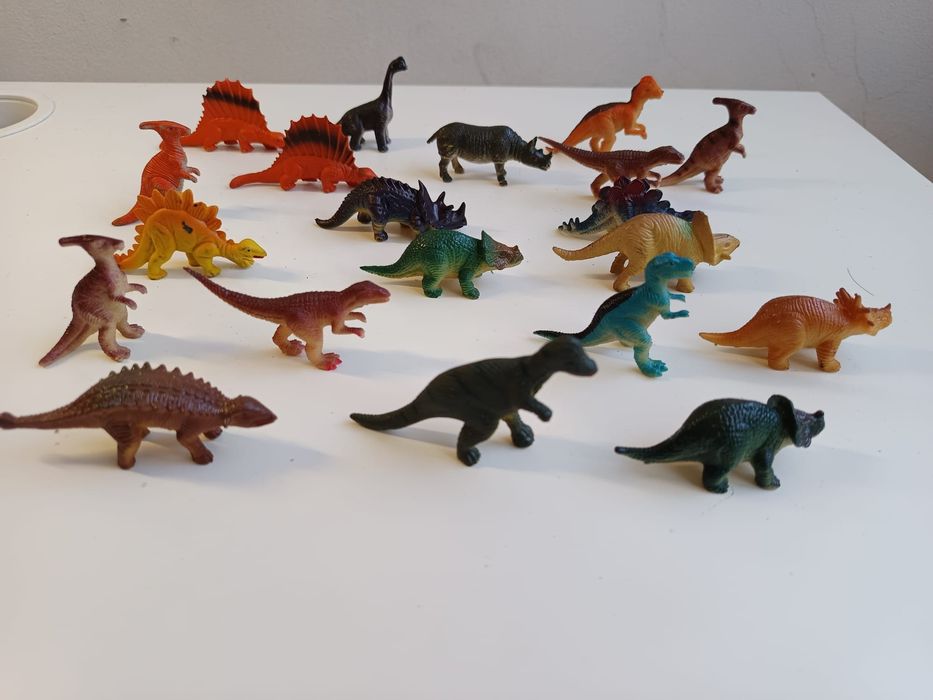 20 dinossauros em pvc