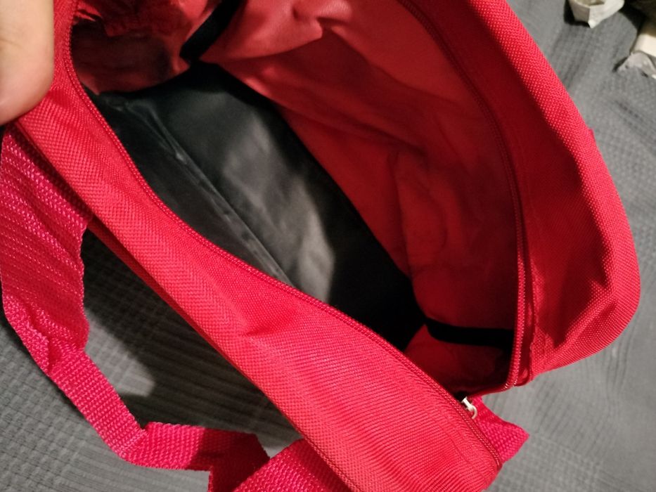 Czerwona torba/kosmetyczka