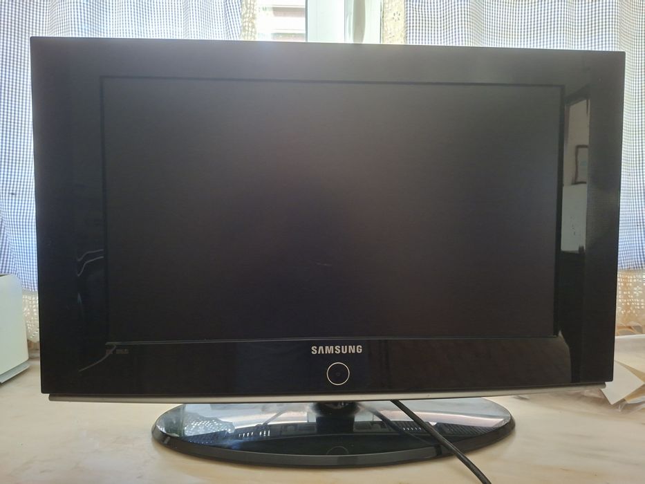 TV Samsung com tela de ecrã em bom estado
