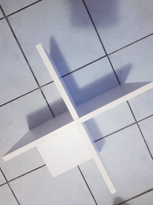 Polka ścienna wiszaca krzyzak meble Vox