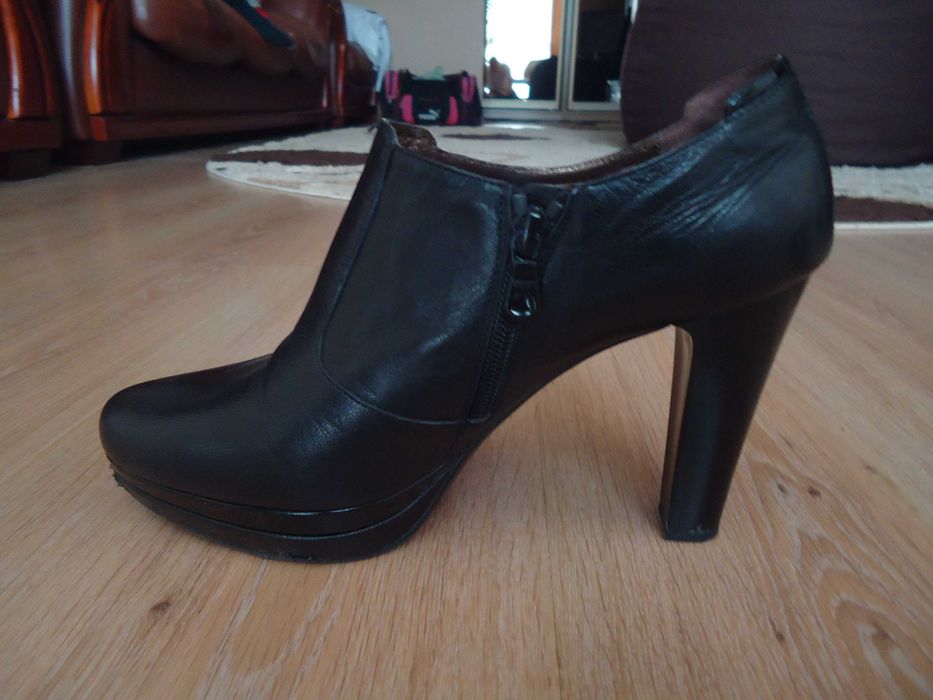 Кожаные фирменные туфли, ботинки, по стельке 25,5 см, сост. идеальное.