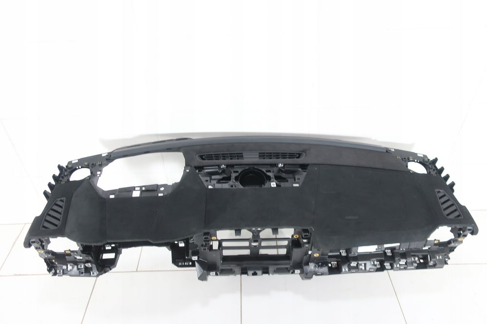 konsola deska czarna alcantara lamborghini urus