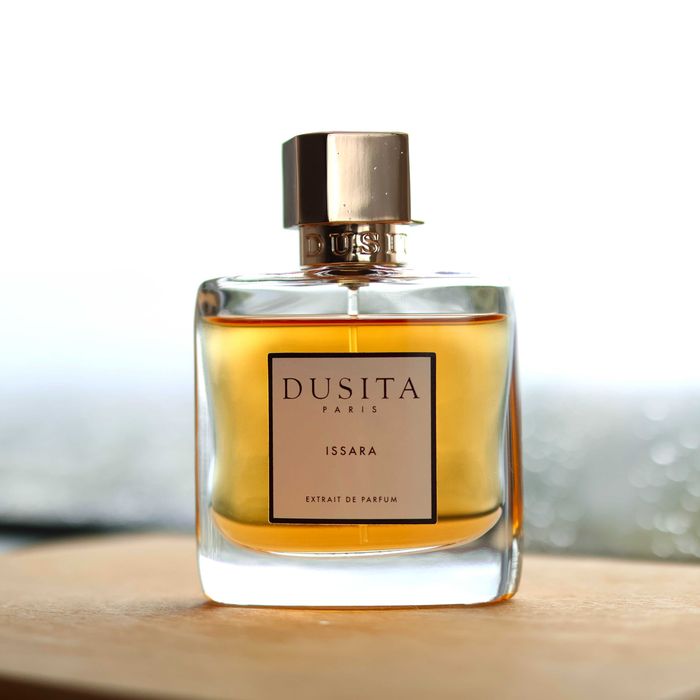 Dusita Issara Extrait