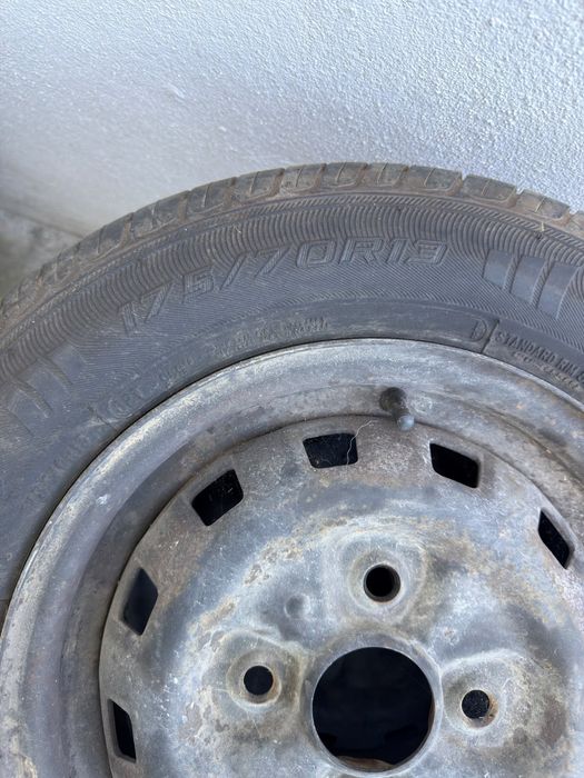 Pneus novos aro 13