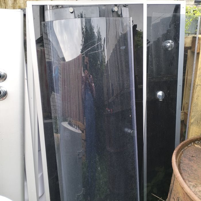 Скло до гідробоксів та кабін