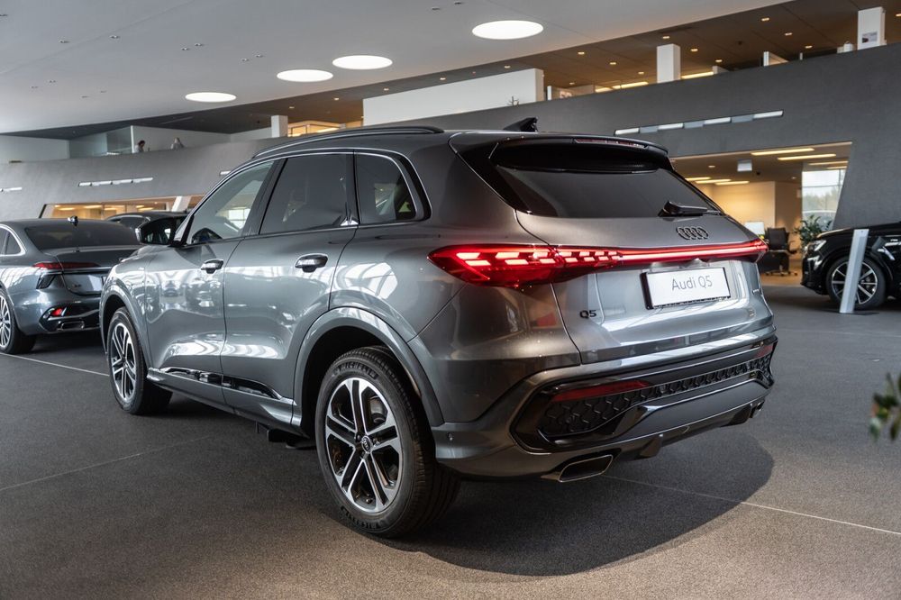 Audi Q5 4x4 / kamera 360/ tempomat/ Matrix LED/ 19"
