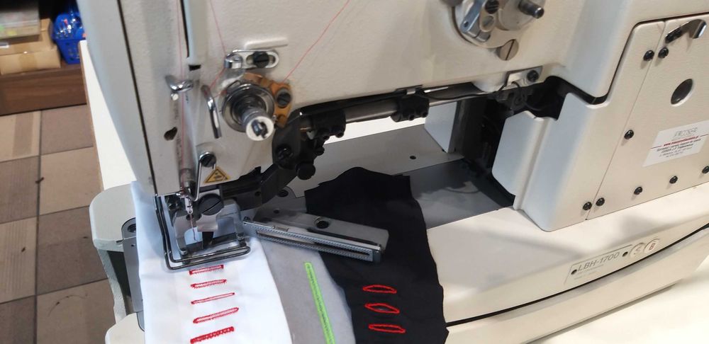 Dziurkarka JUKI LBH-1700 elektroniczna bieliźniana SIRUBA, JACK