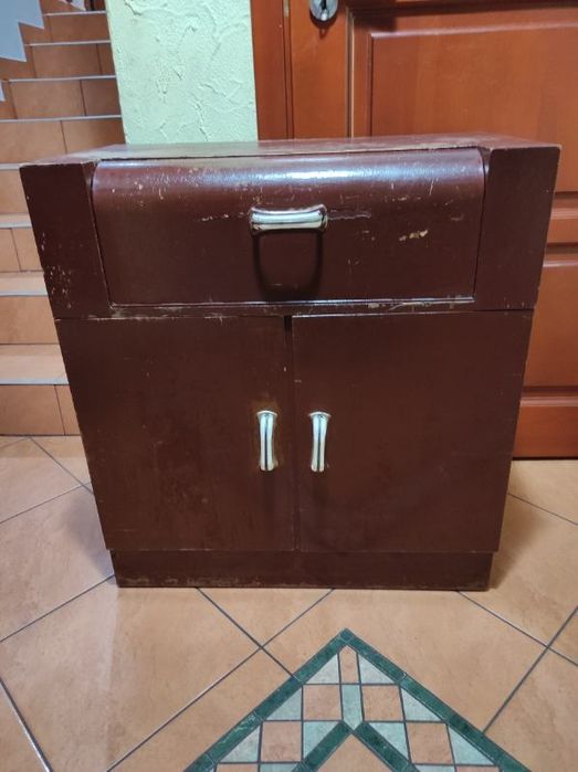 Komoda z czasów PRL