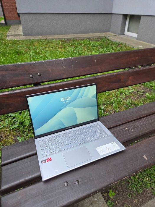 Asus X512D – Ryzen 5, 12GB/512GB SSD – bateria 5h – 899 zł