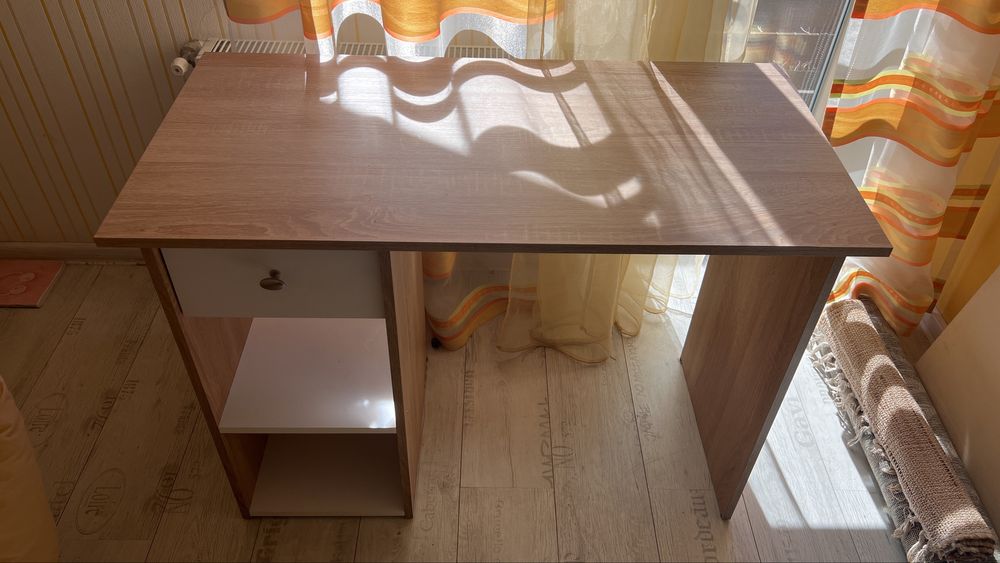 Стіл письмовий компʼютерний