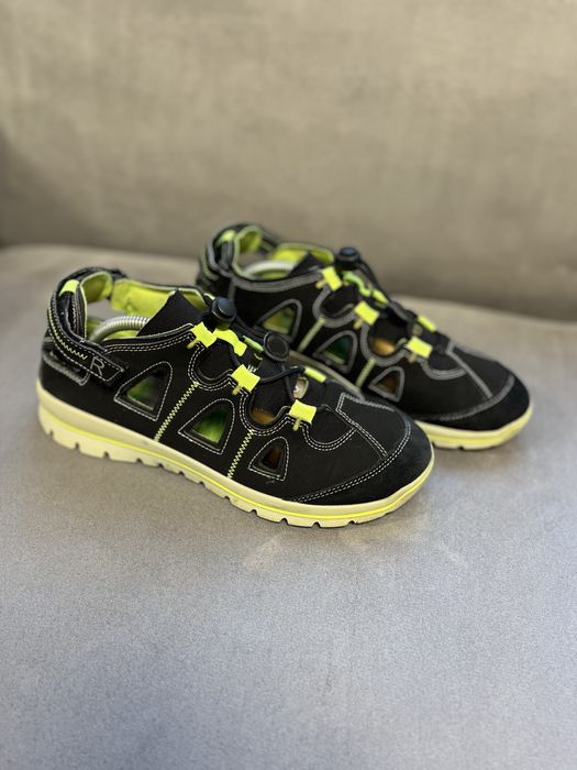 Кросівки сандалі на літо теплу осінь і весну ricosta 41р