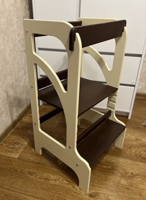 Вежа помічник Монтессорі для дітей