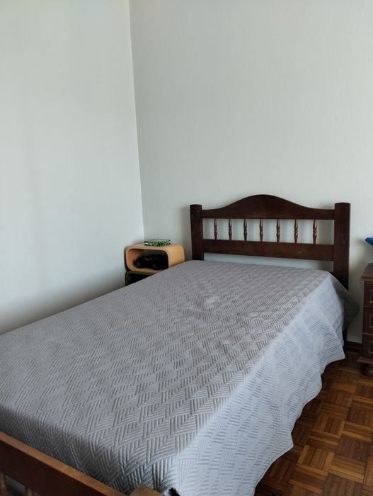 Cama de Solteiro em madeira