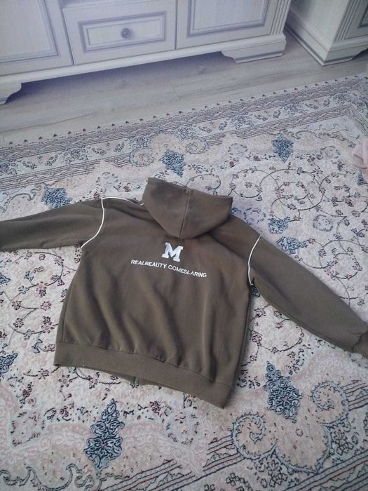 Костюм спортивний Nike. Та дві кофти.