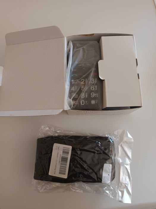 Telemóvel para seniores, teclas grandes, simples, sos, lanterna. NOVO