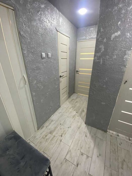 Продам 1-комнатную кирпичную Чешку, На Левом Берегу.