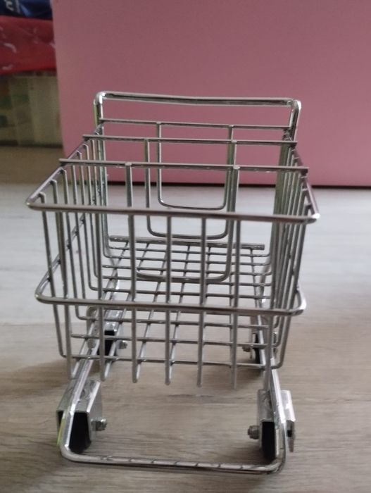 Carrinho de brinquedo de compras