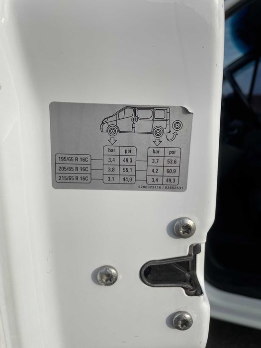 продам мікроавтобус OPEL VIVARO 2013 року