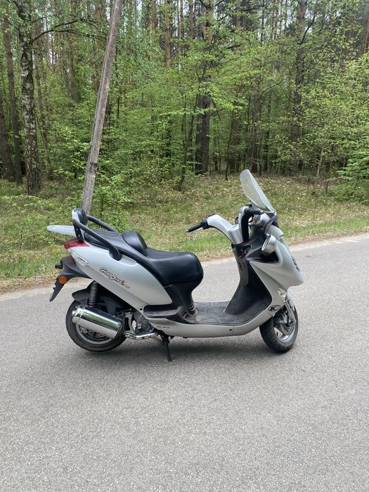 Skuter Kymco GranDink 125.