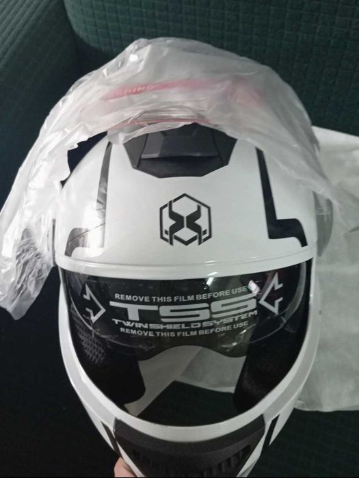 Capacete branco novo