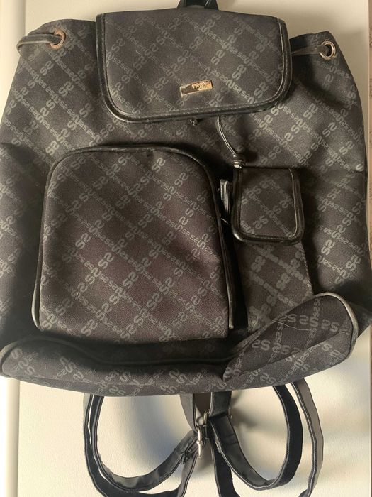 Mochila com Vários Compartimentos