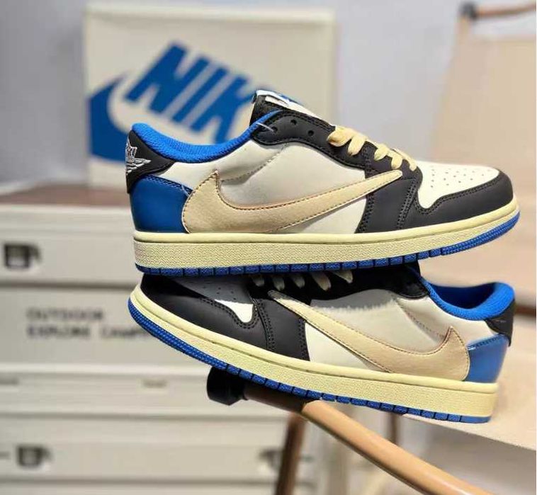 Nike Reverse Swoosh Low-top Triple Collaboration Lightning R.41