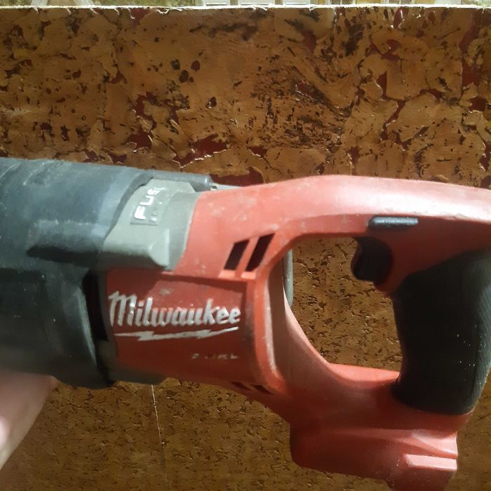 Шаблева пилка Milwaukee