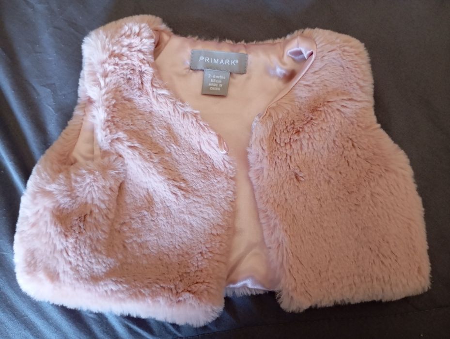 Casacos menina novos todos 15 euros