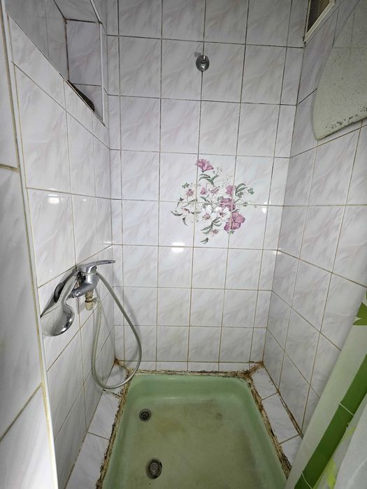 ПРОДАЖ дві кімнати в гуртожитку між метро Нивки та Сирець