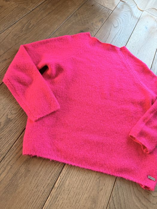 Sweter damski Mohito intensywny róż, idealny na chłodniejsze dni