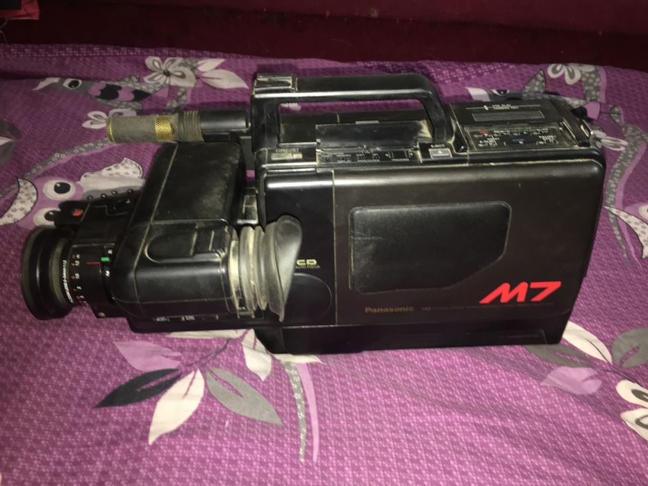 Продам Раритетную видеокамеру Panasonic NV-M7E