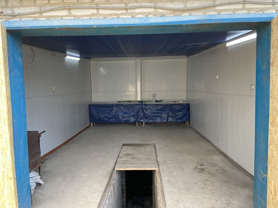 Продам гараж р-он,атобазар,ціна договірна.