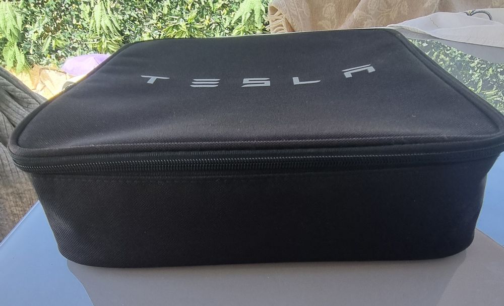 Tesla mala de carregador