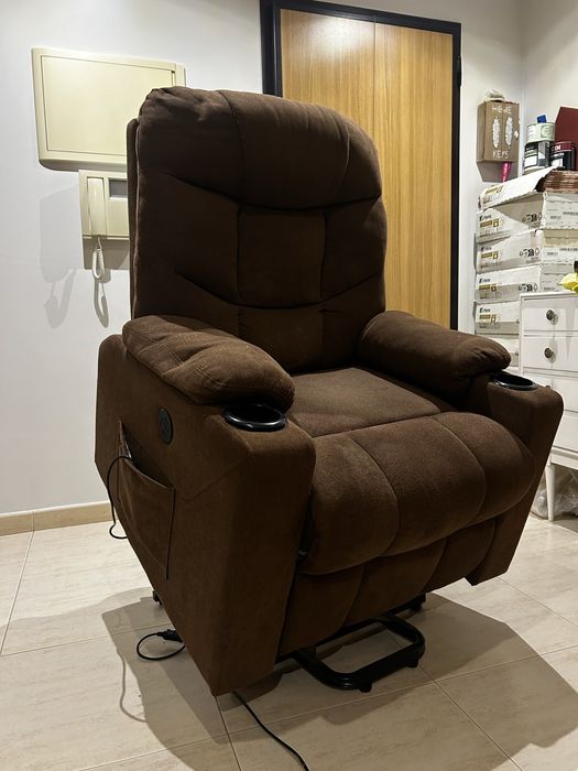 Cadeirão elétrico castanho de tecido