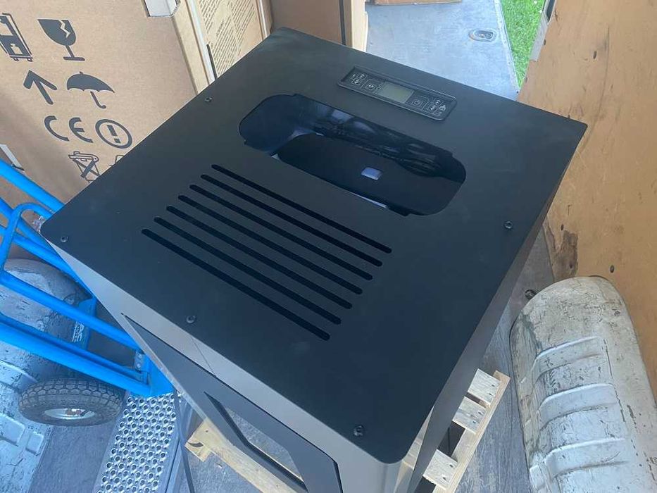 Piec z płaszczem wodnym na pellet Eva Calor Luisa 11kW czarny 20kg