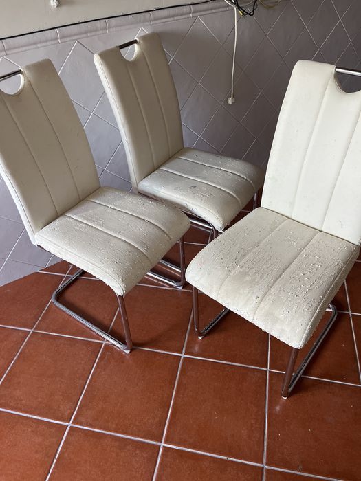 Urgente Mesa de jantar e 4 cadeiras