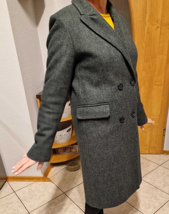 Płaszcz zimowy w odcieniu zielonym